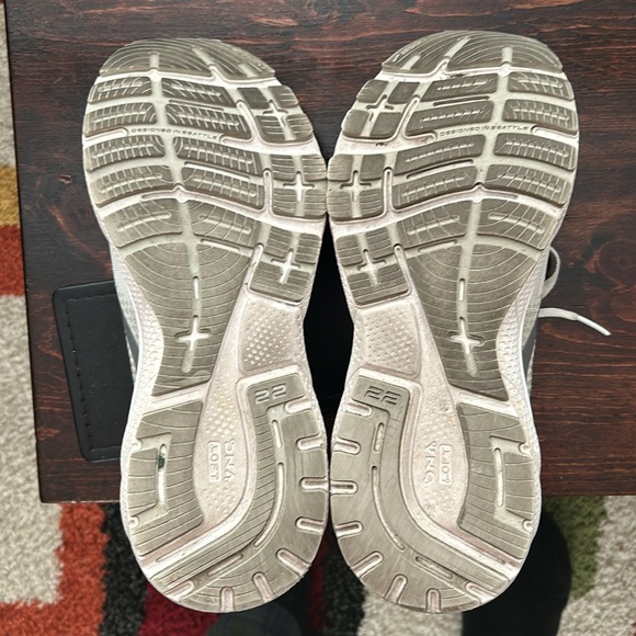 Brooks Adrenaline 22 GTS - Picture 5 of 6